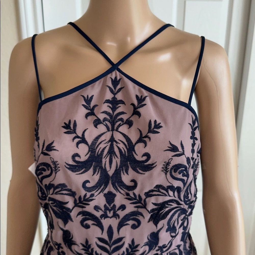 New with tag on BCBGMaxAzria Lilac Mauve Patterned Dress. - Picture 4 of 16